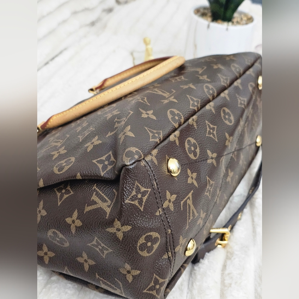 🔥😍BEAUTIFUL CONDITION 🔥 AUTHENTIC LOUIS VUITTON PALLAS - Picture 4 of 16